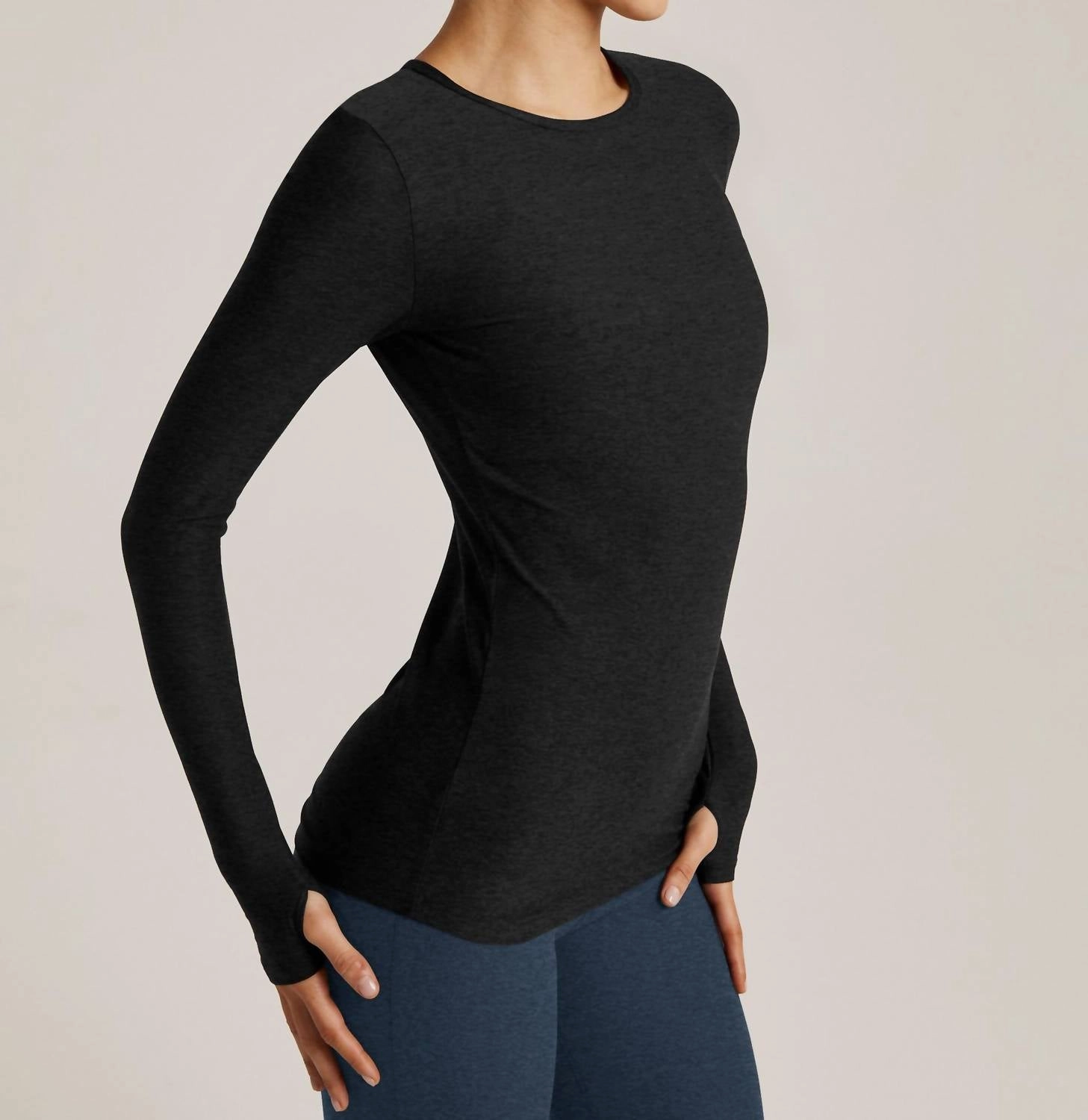 Featherweight Classic Crew Pullover In Darkest Night