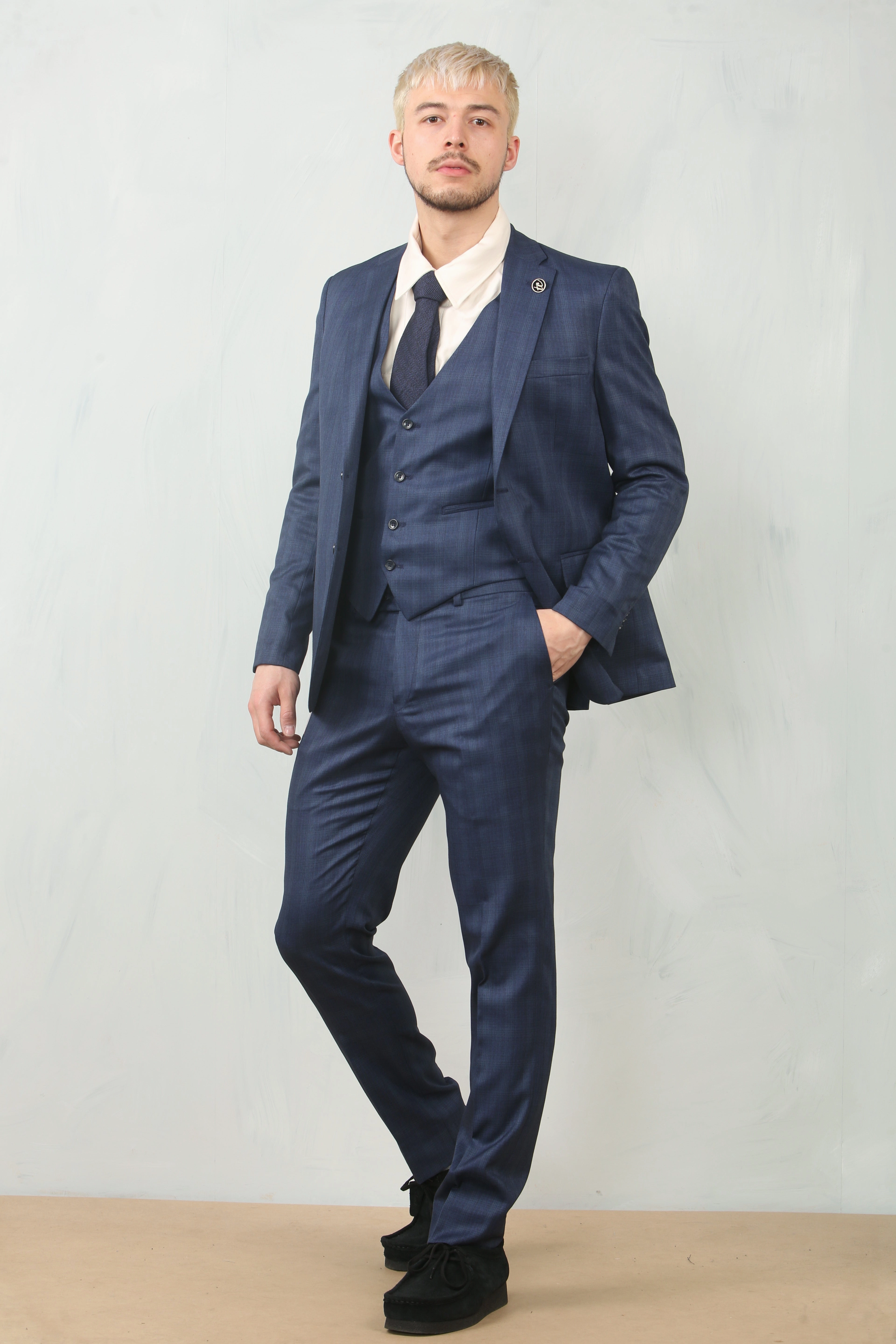 IM31 3 Piece Prince Of Wales Check Suit