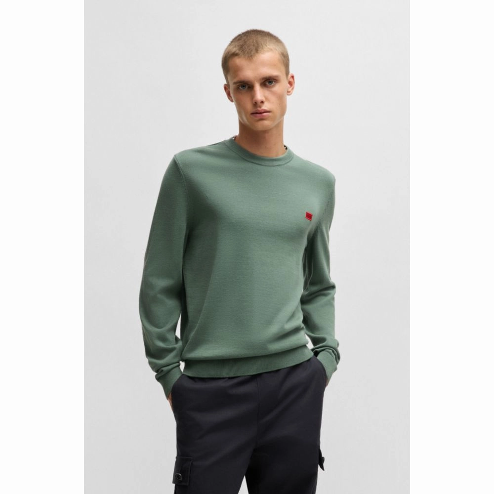 Knitted cotton sweater with red logo label