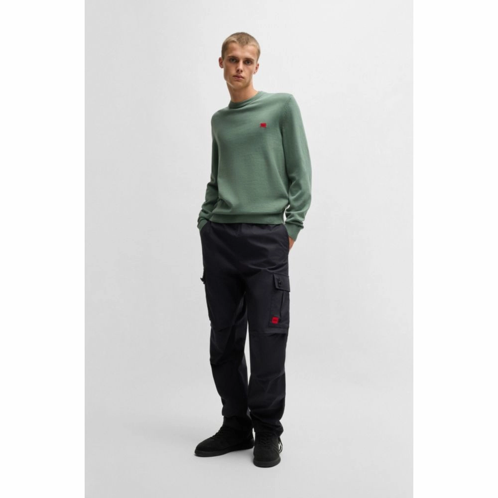 Knitted cotton sweater with red logo label