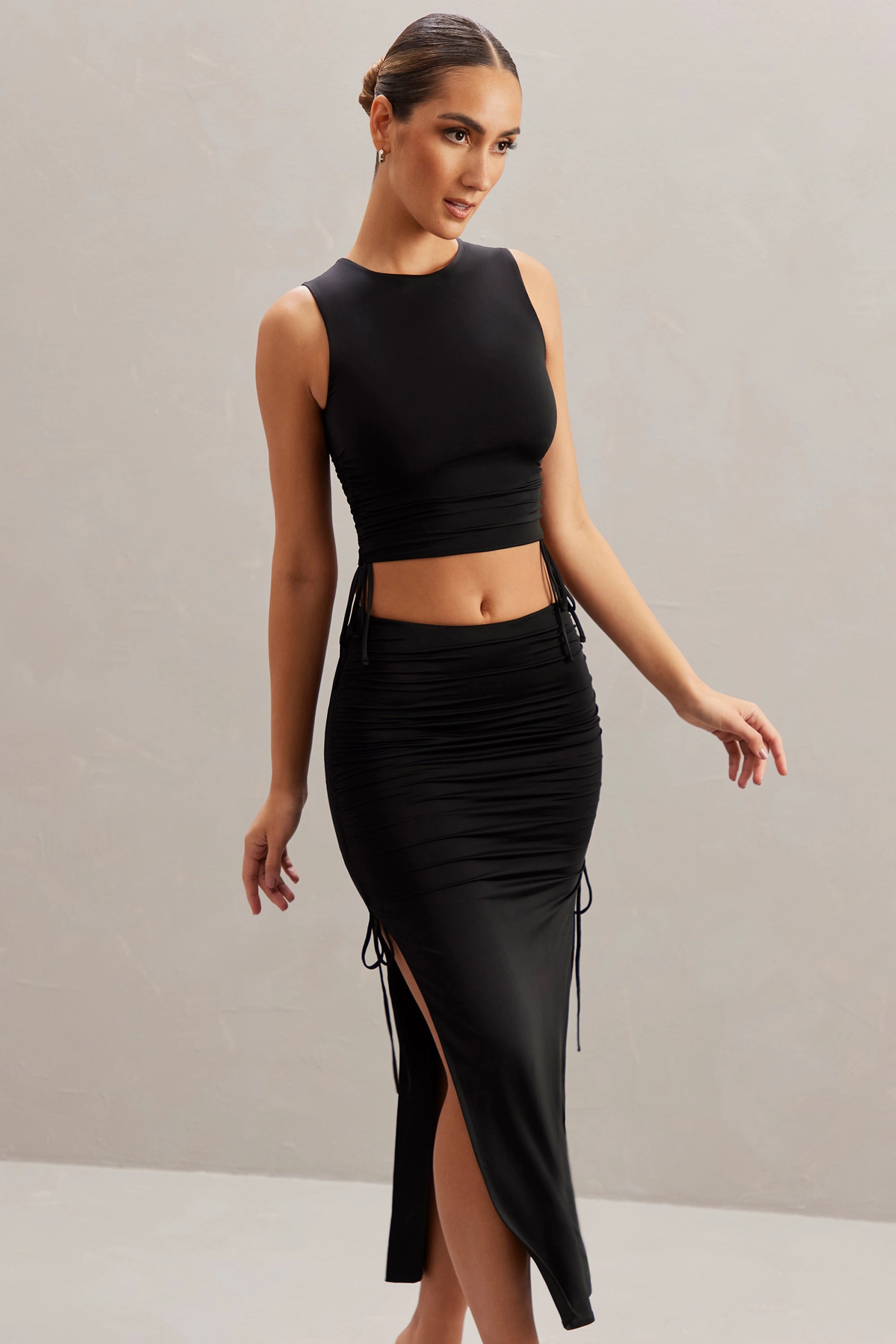 Mid Rise Midi Skirt in Black