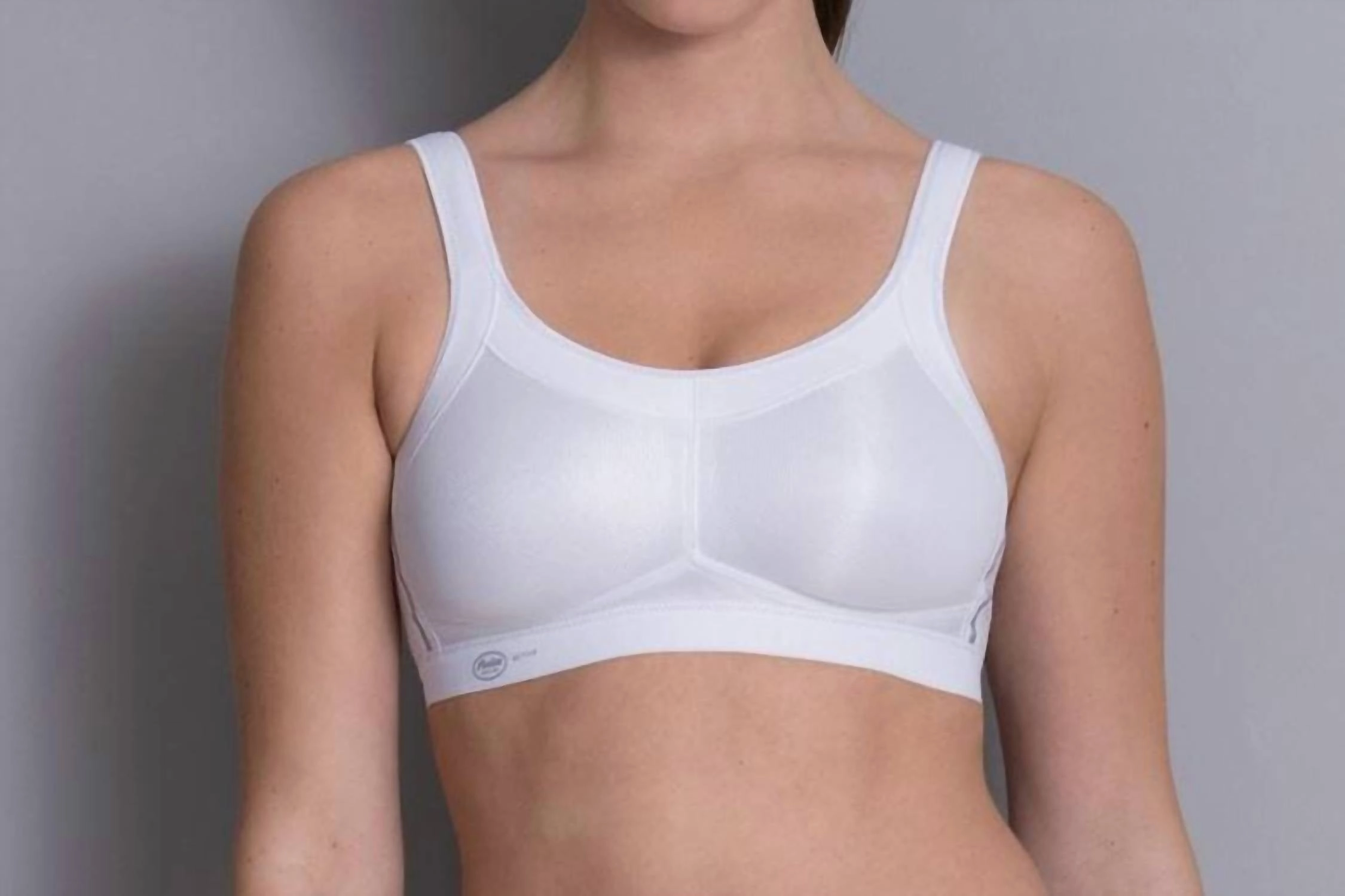 Momentum Underwire Sports Bra In White
