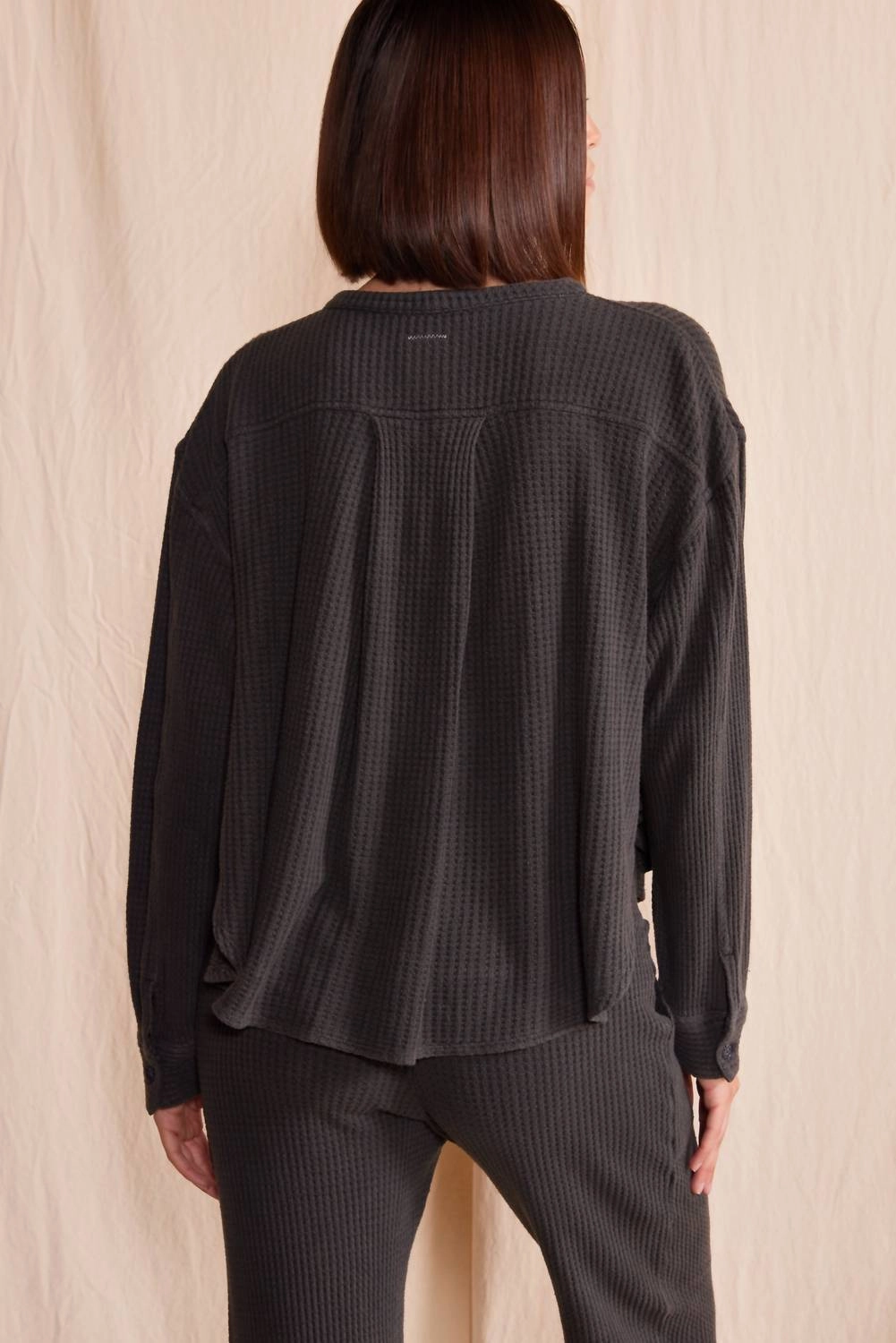 Quinn Waffle Top In Vintage Black