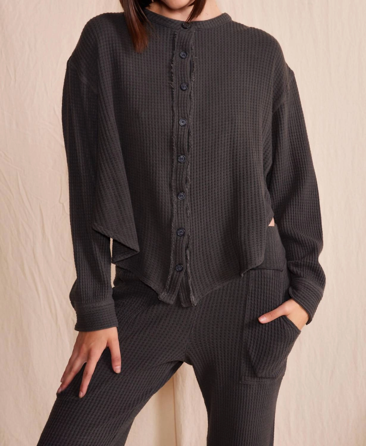Quinn Waffle Top In Vintage Black