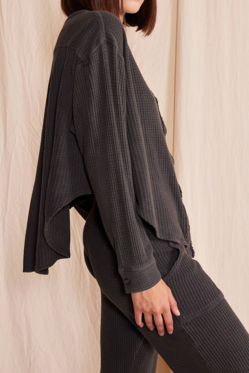 Quinn Waffle Top In Vintage Black