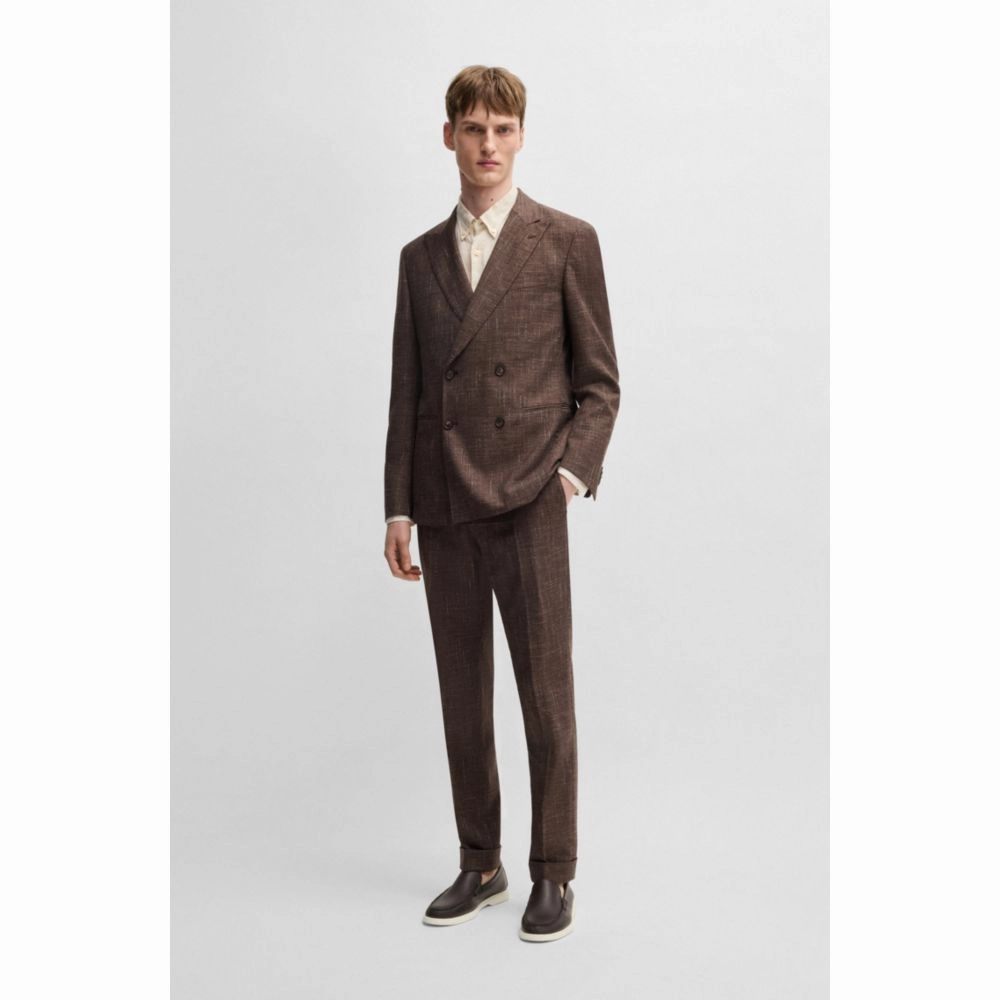 Two-piece suit in patterned tweed